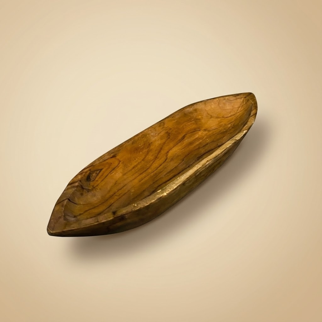 Barque-a-Fruits-2-sur-table-en-bois-—-plateau-teck-massif-naturel-pour-presentation-de-fruits-centre-de-table-decoratif-minimaliste